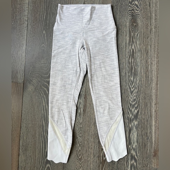 Lululemon Wunder Under Grey Crop Special Edition Scalloped Hem legging. Size 4 - Picture 8 of 12